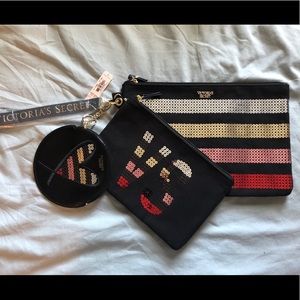 NWT ✨ VS Makeup Bag Set 💙💕💜